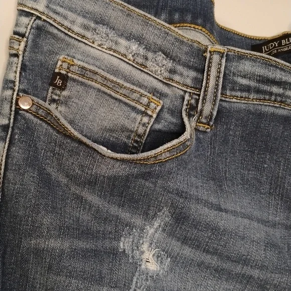 Judy Blue Distressed Jeans - Picture 10 of 10